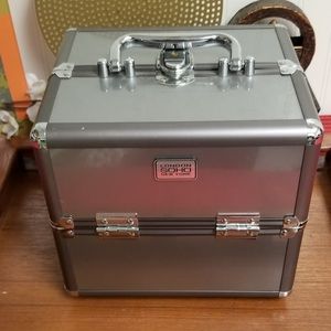 SOHO Gunmetal Train Case